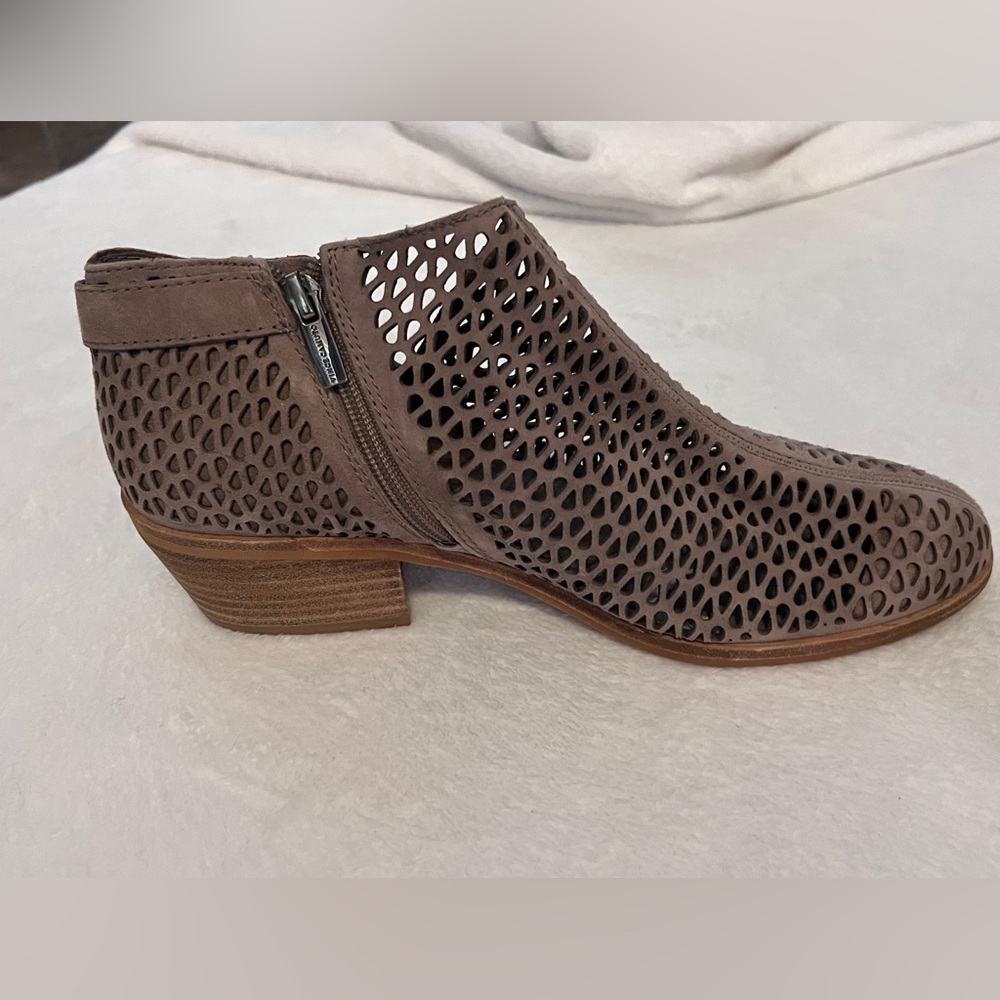Vince Camuto phandra pointed laser cut booties Y2K summer festival cottagecore - Picture 2 of 15